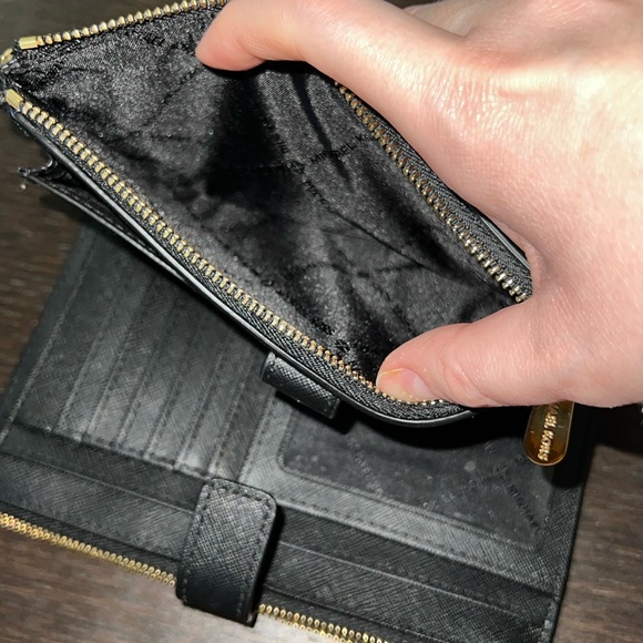 Michael Kors wristlet wallet with phone holder - Picture 5 of 7